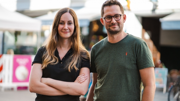 Schokolade ohne Schokolade in der Bahn - Die Geschwister Sara und Maximililan Marquart haben Planet A Foods gegründet und die kakaofreie Schokolade Nocoa entwickelt - Quelle: Planet A Foods